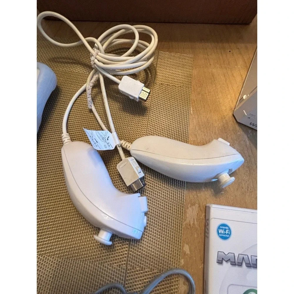 Nintendo Wii console bundle 2 remotes 2 Nunchucks AV cables and mario kart